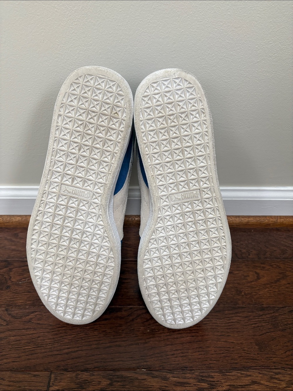 Puma Suede Low-Top Sneakers in Blue and White - Picture 3 of 4
